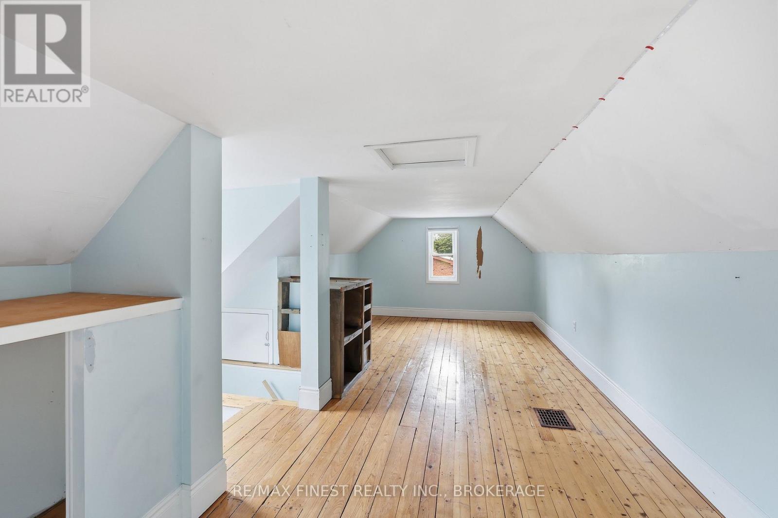 463 VICTORIA STREET - Image 33
