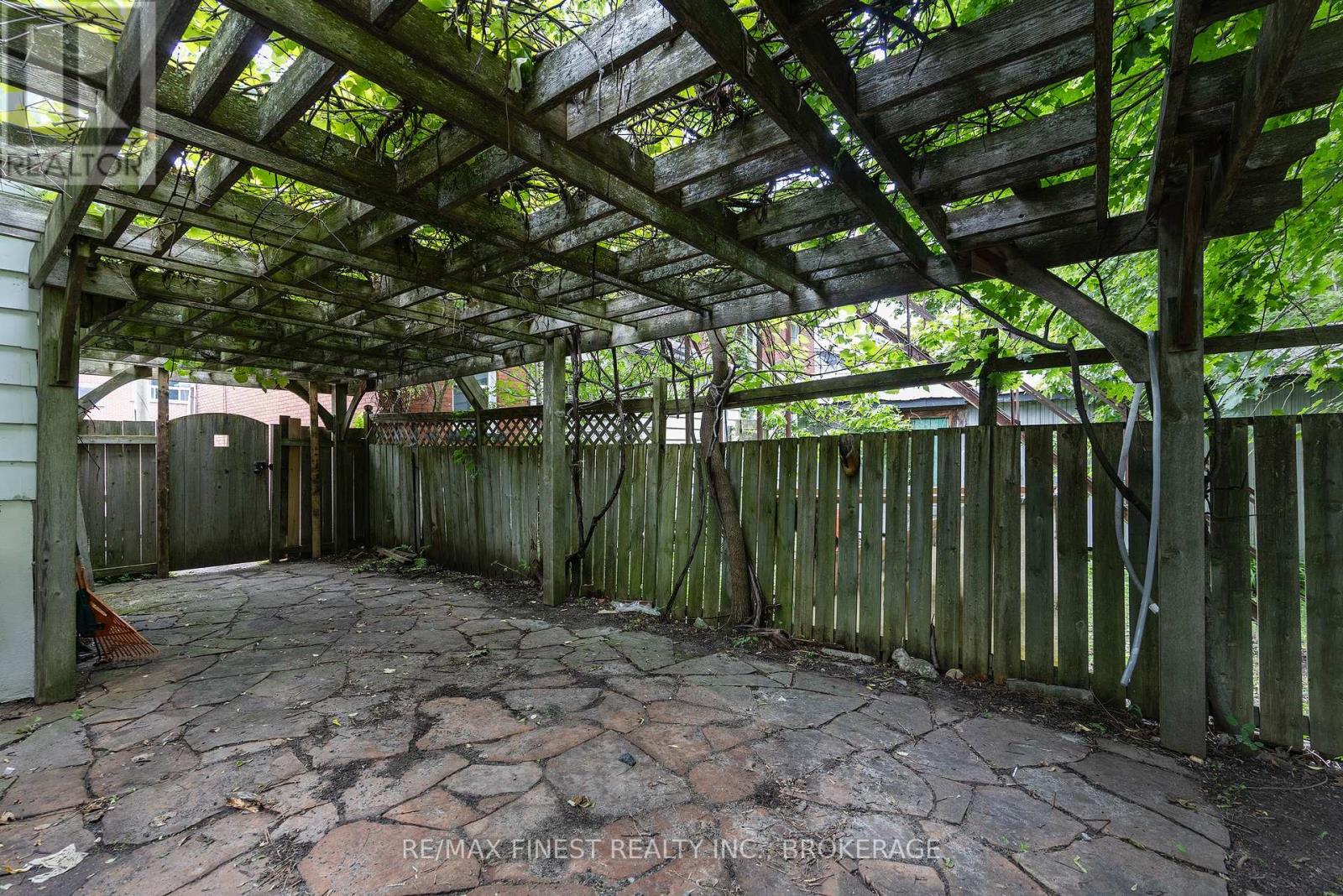 463 VICTORIA STREET - Image 45