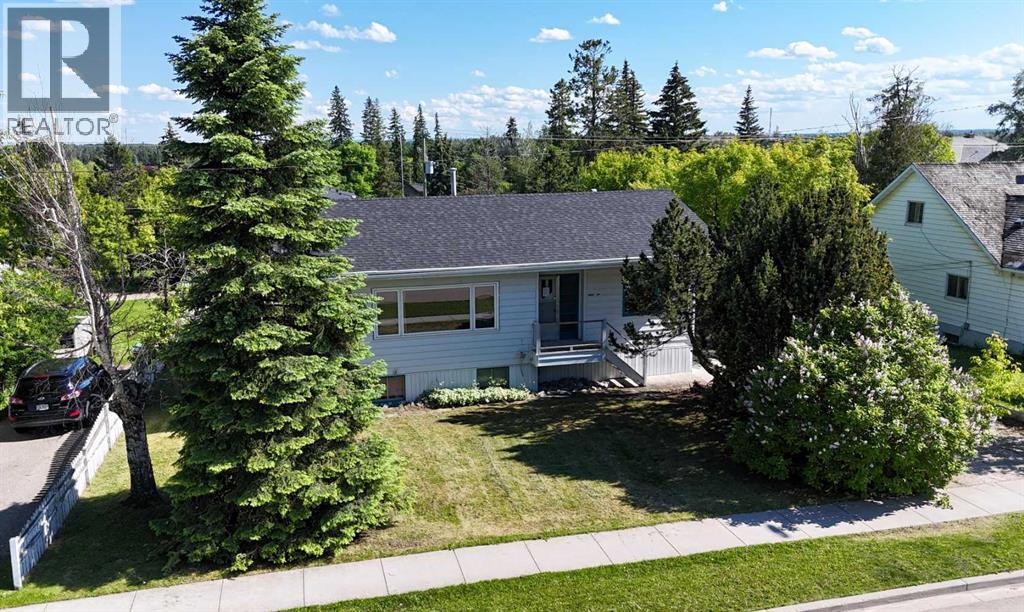 4711 5 Avenue - 2