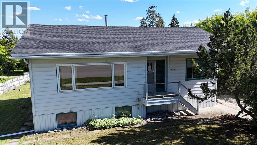4711 5 Avenue - 1