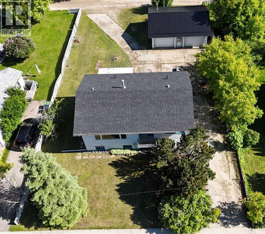 4711 5 Avenue - 4