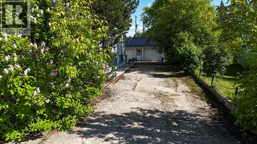 4711 5 Avenue - 3