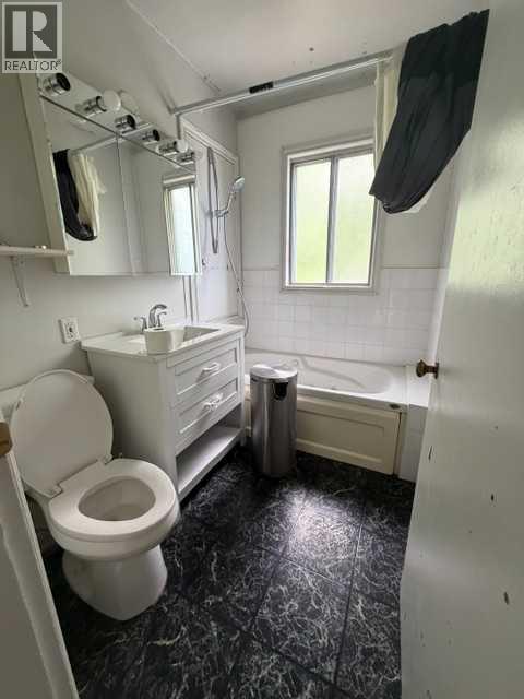 4711 5 Avenue - 24