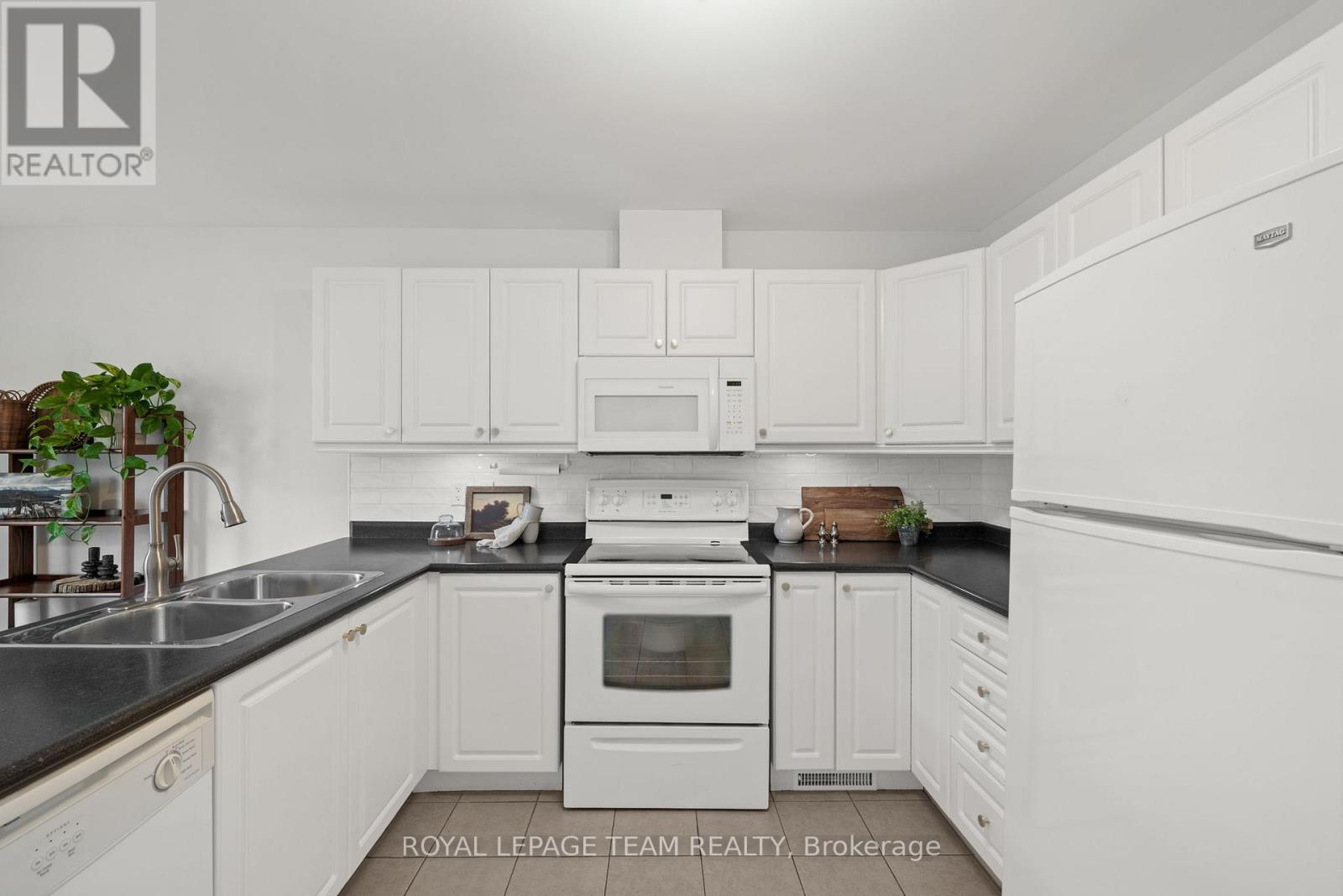 6 STONEHAVEN WAY - 17