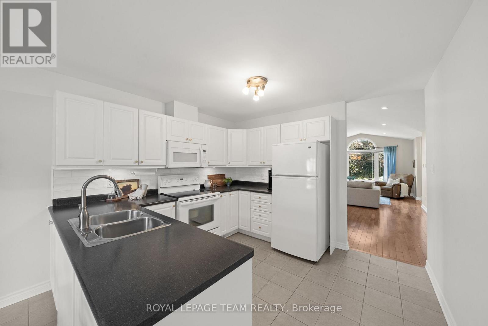 6 STONEHAVEN WAY - 18