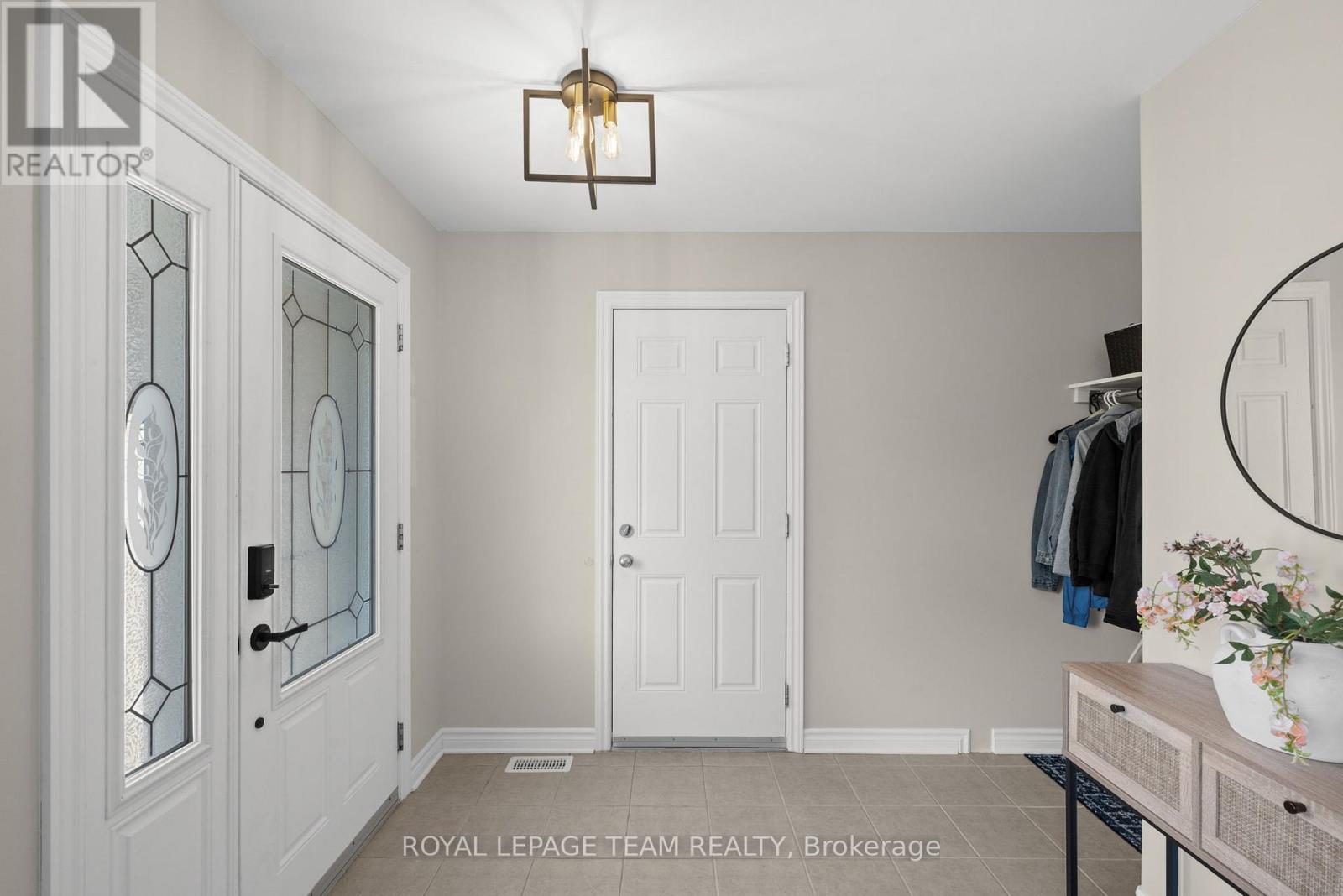 6 STONEHAVEN WAY - 8