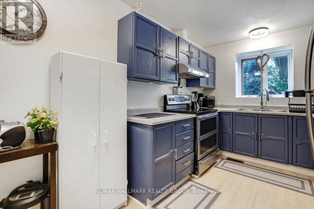 3 Bed, 2 Bath House for Sale in Ottawa – 308 LAFONTAINE AVENUE, Ottawa – MLS# X13520434 - Image 9