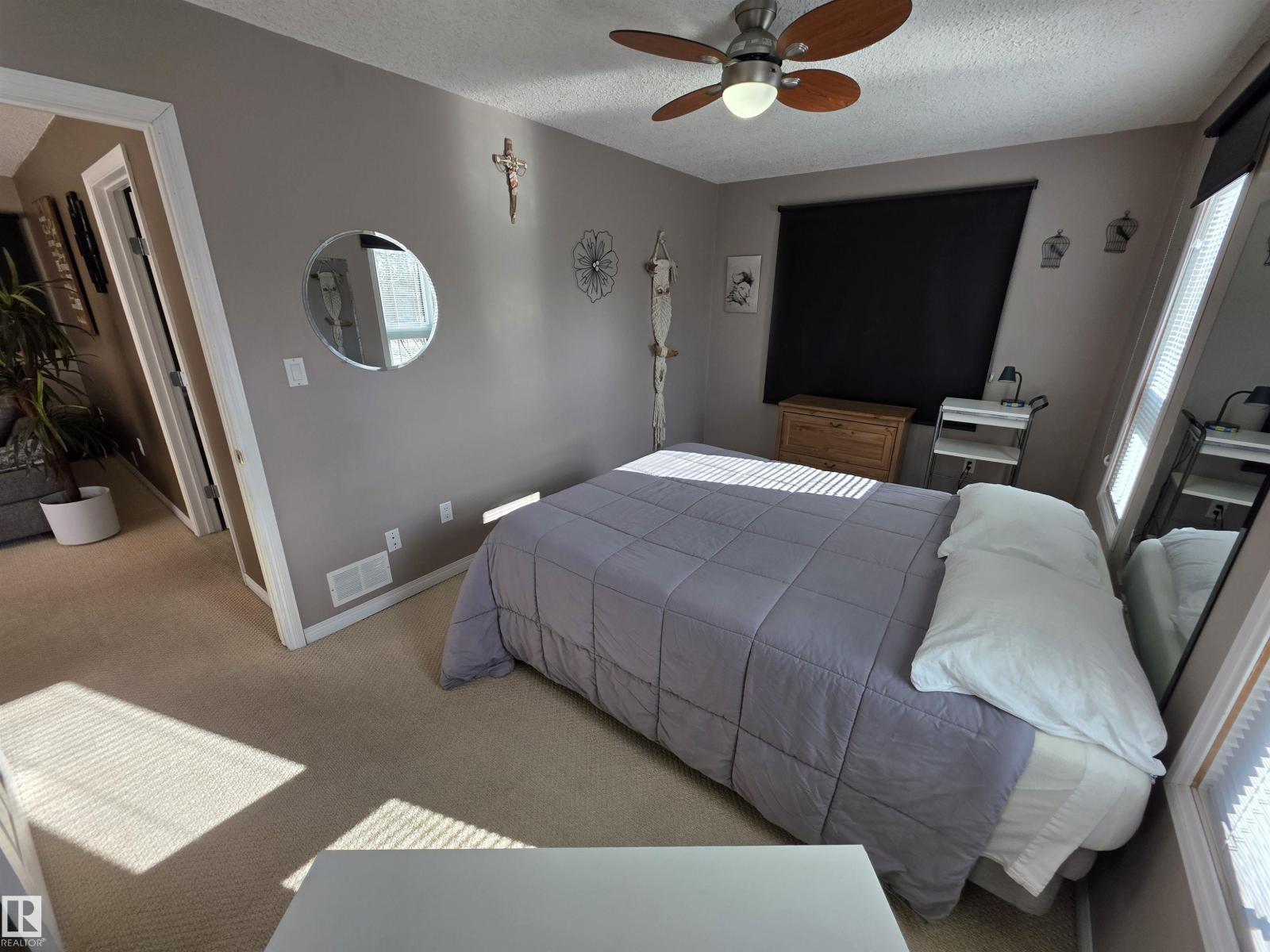 4929 53 ST - 11