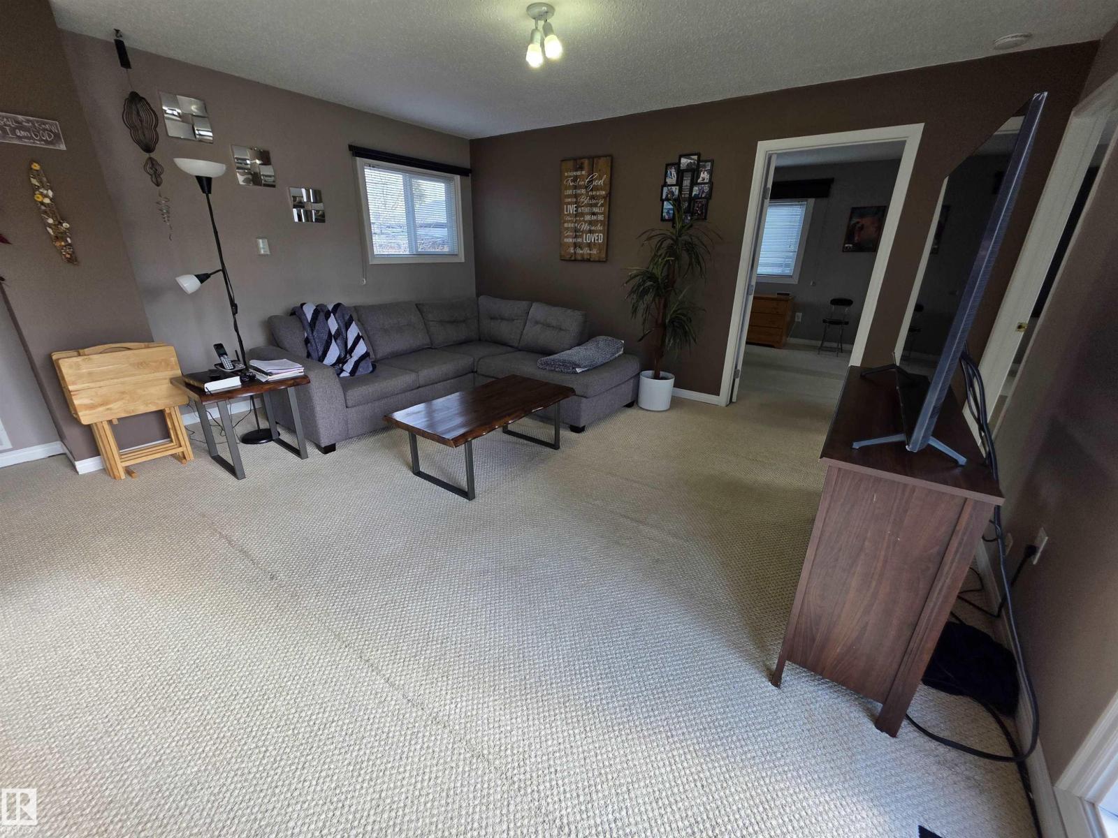 4929 53 ST - 4