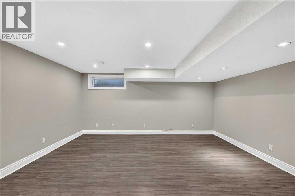 17 Edgeridge Terrace NW — photo 35