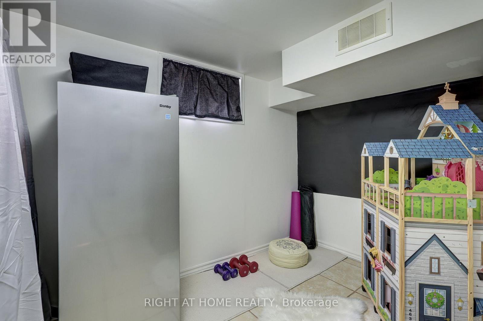483 CLARKE ROAD - Image 27