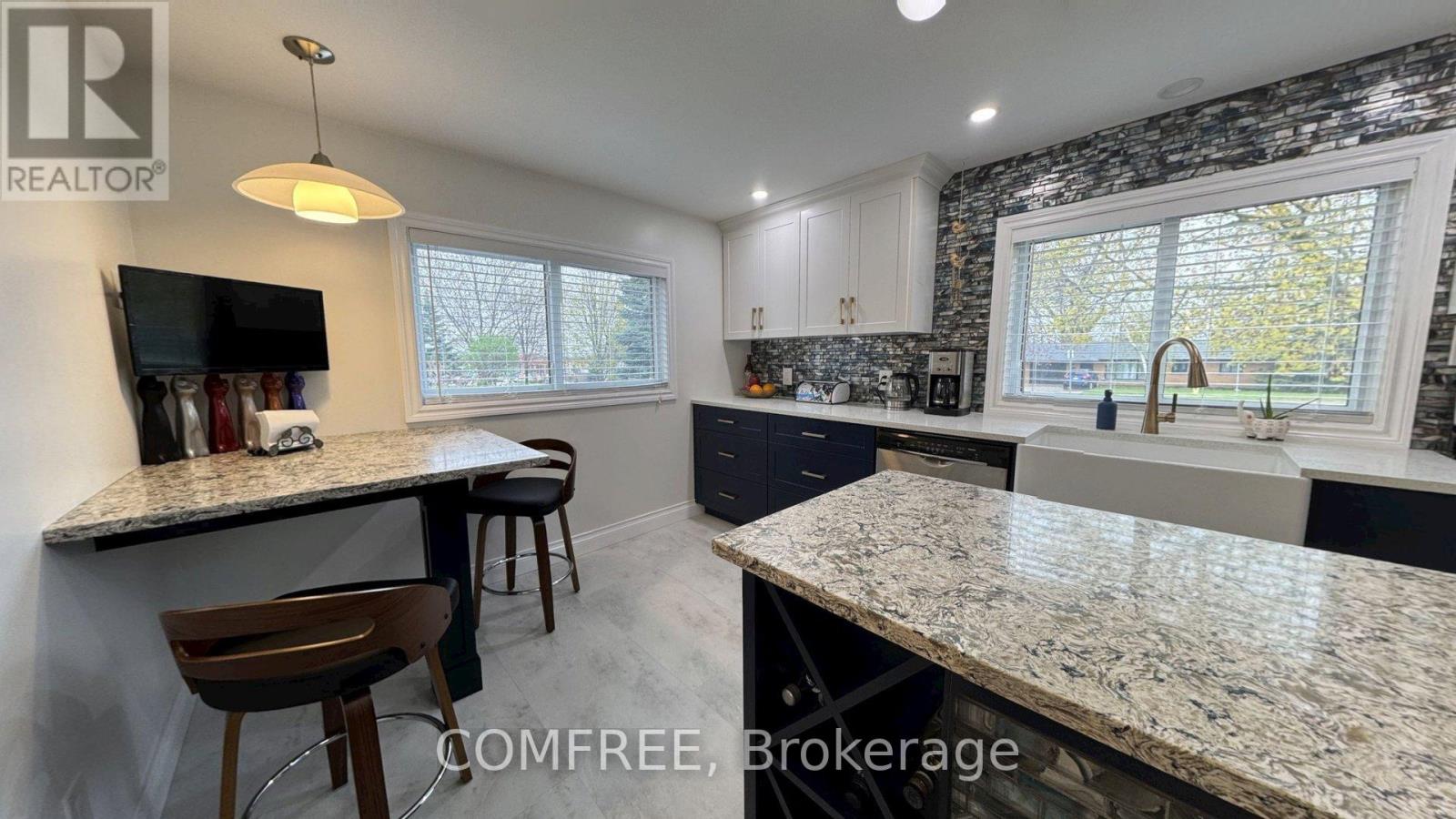 21 SEACLIFF DRIVE W - 14