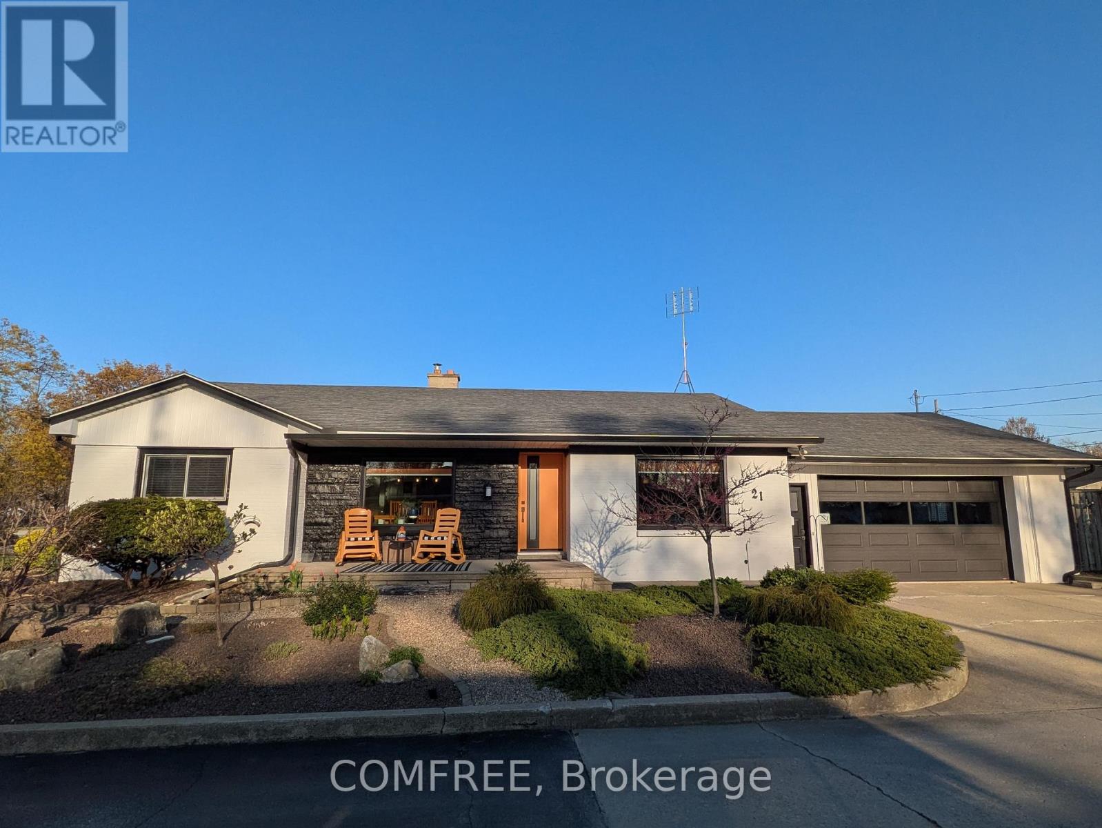 21 SEACLIFF DRIVE W - 2