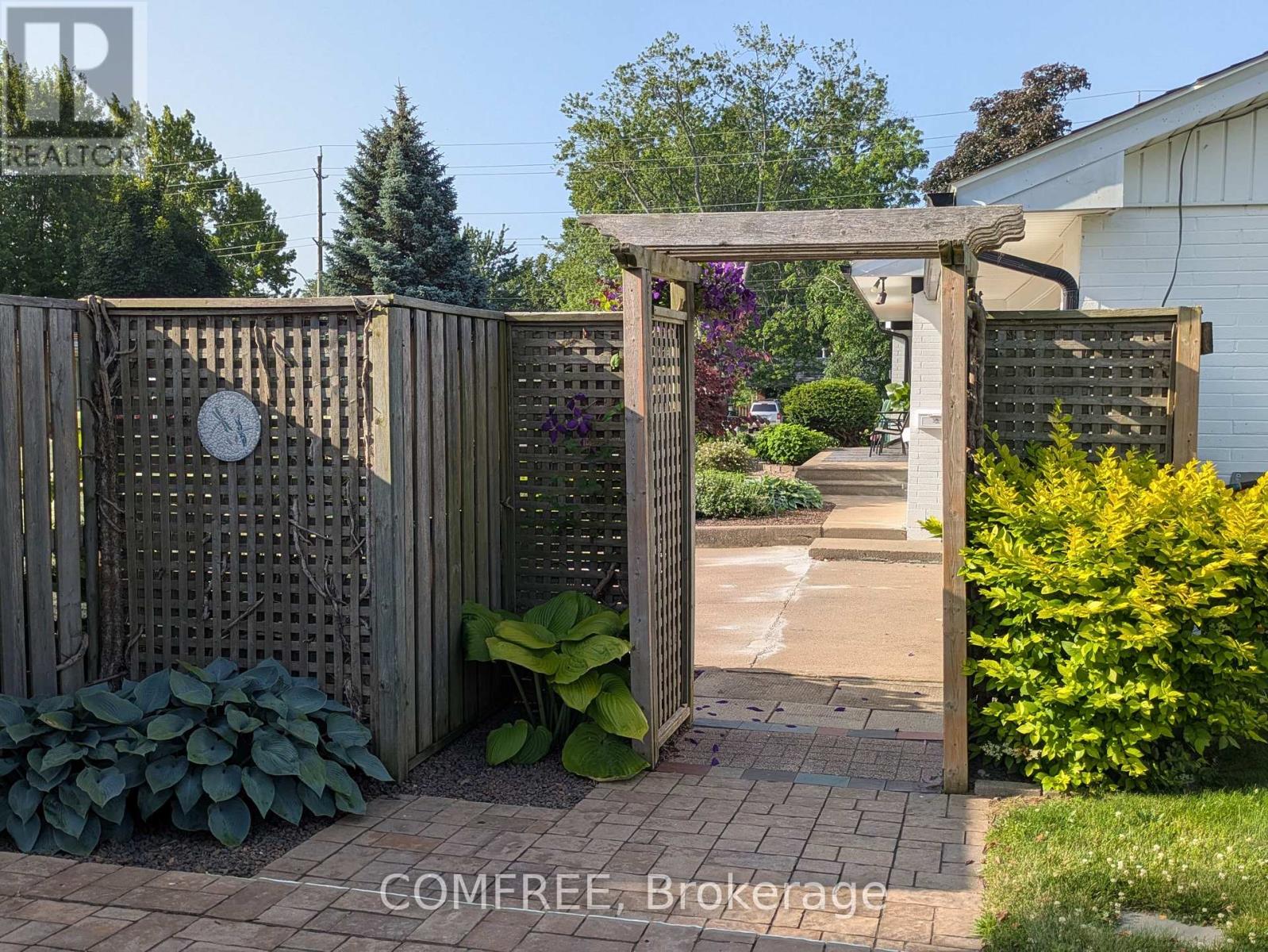 21 SEACLIFF DRIVE W - 4
