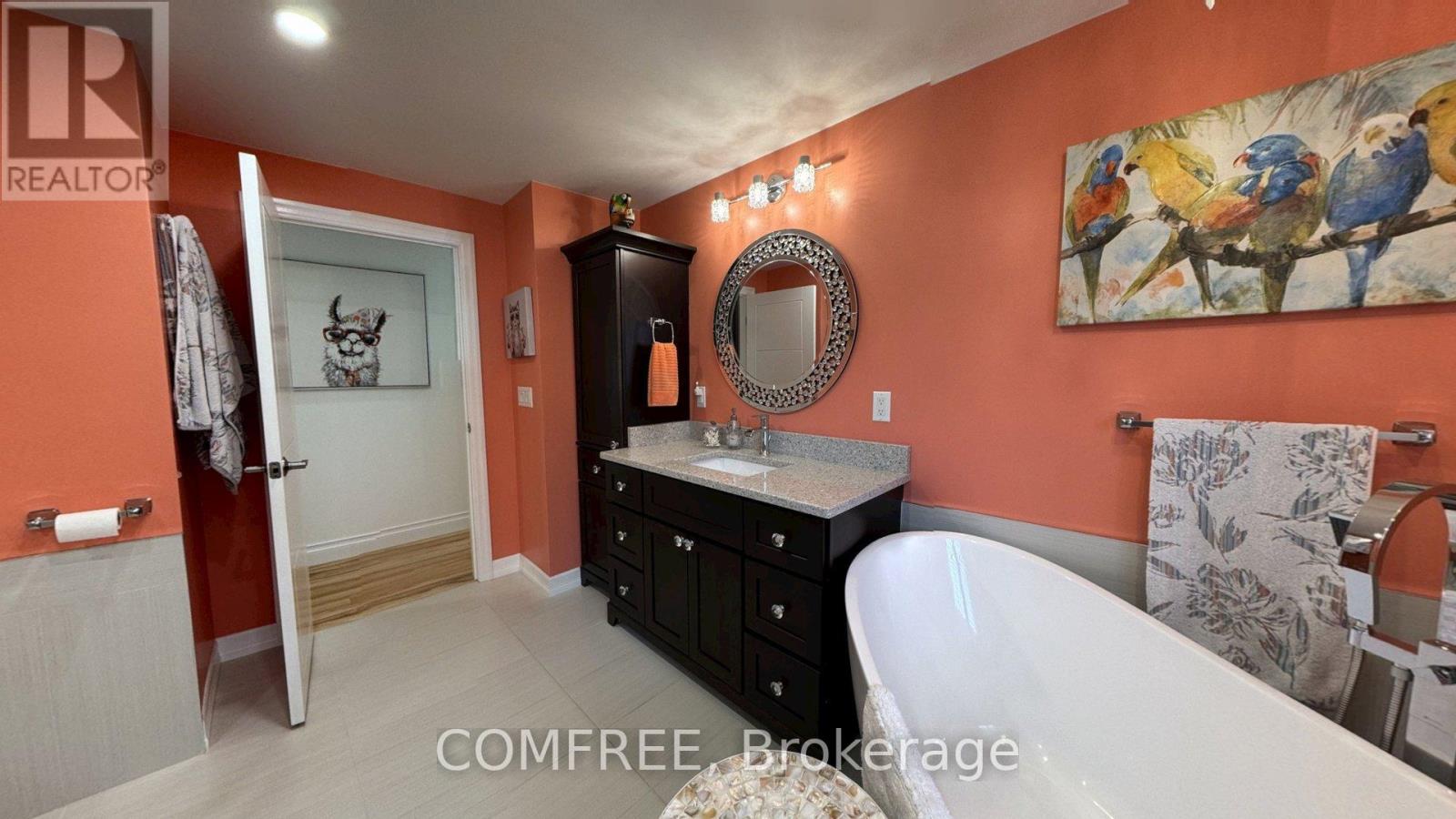 21 SEACLIFF DRIVE W - 22