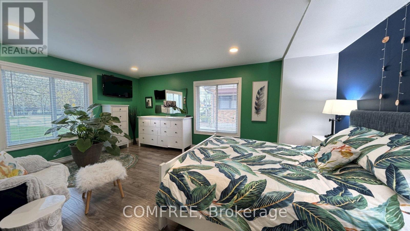 21 SEACLIFF DRIVE W - 24