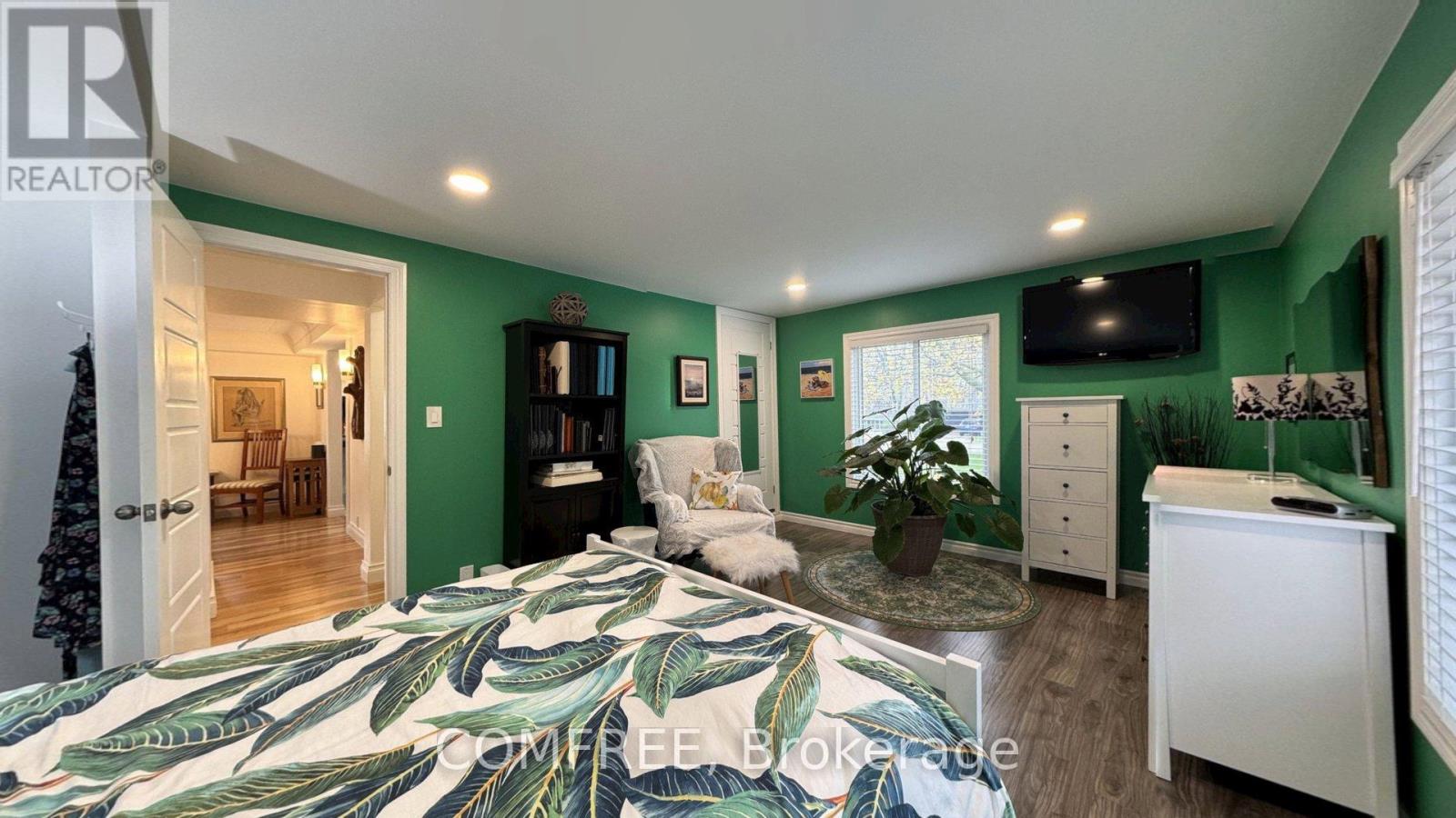 21 SEACLIFF DRIVE W - 26