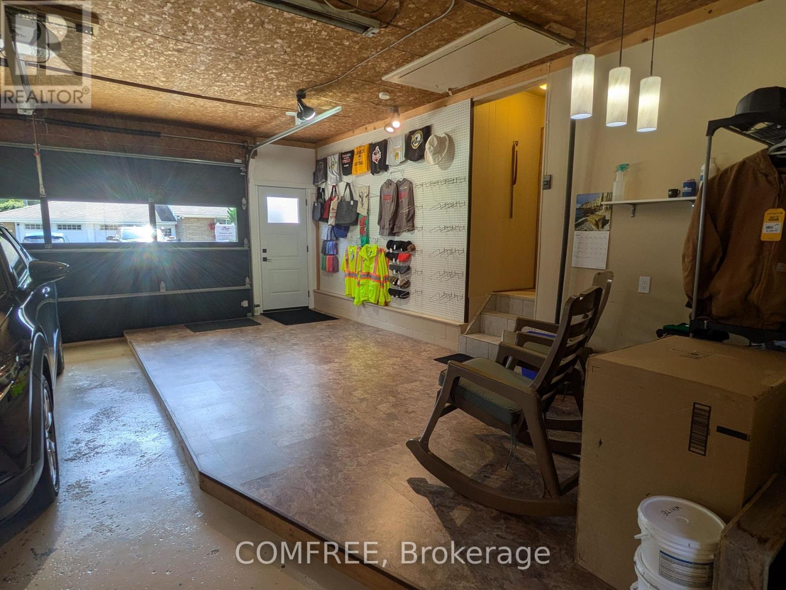 21 SEACLIFF DRIVE W - 42