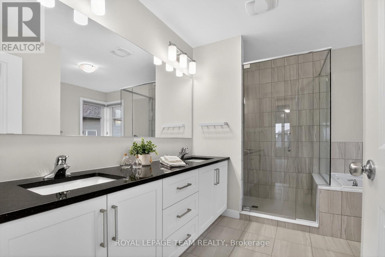 408 GIDRAN CIRCLE - 32