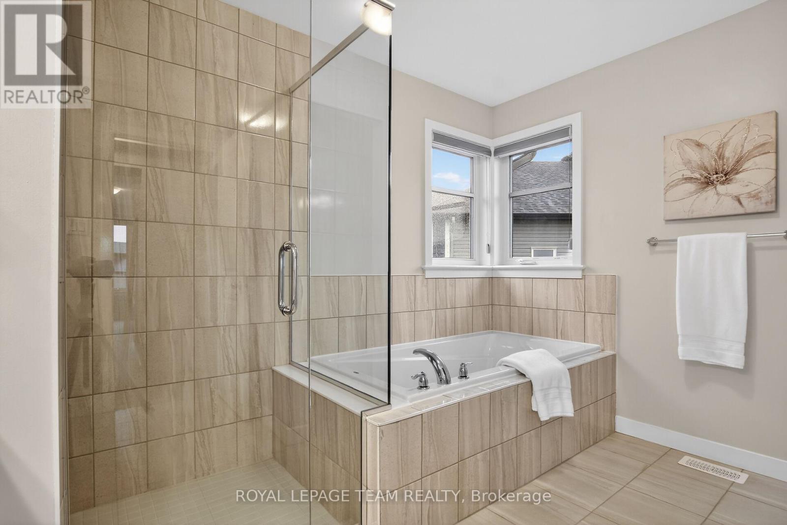 408 GIDRAN CIRCLE - 34