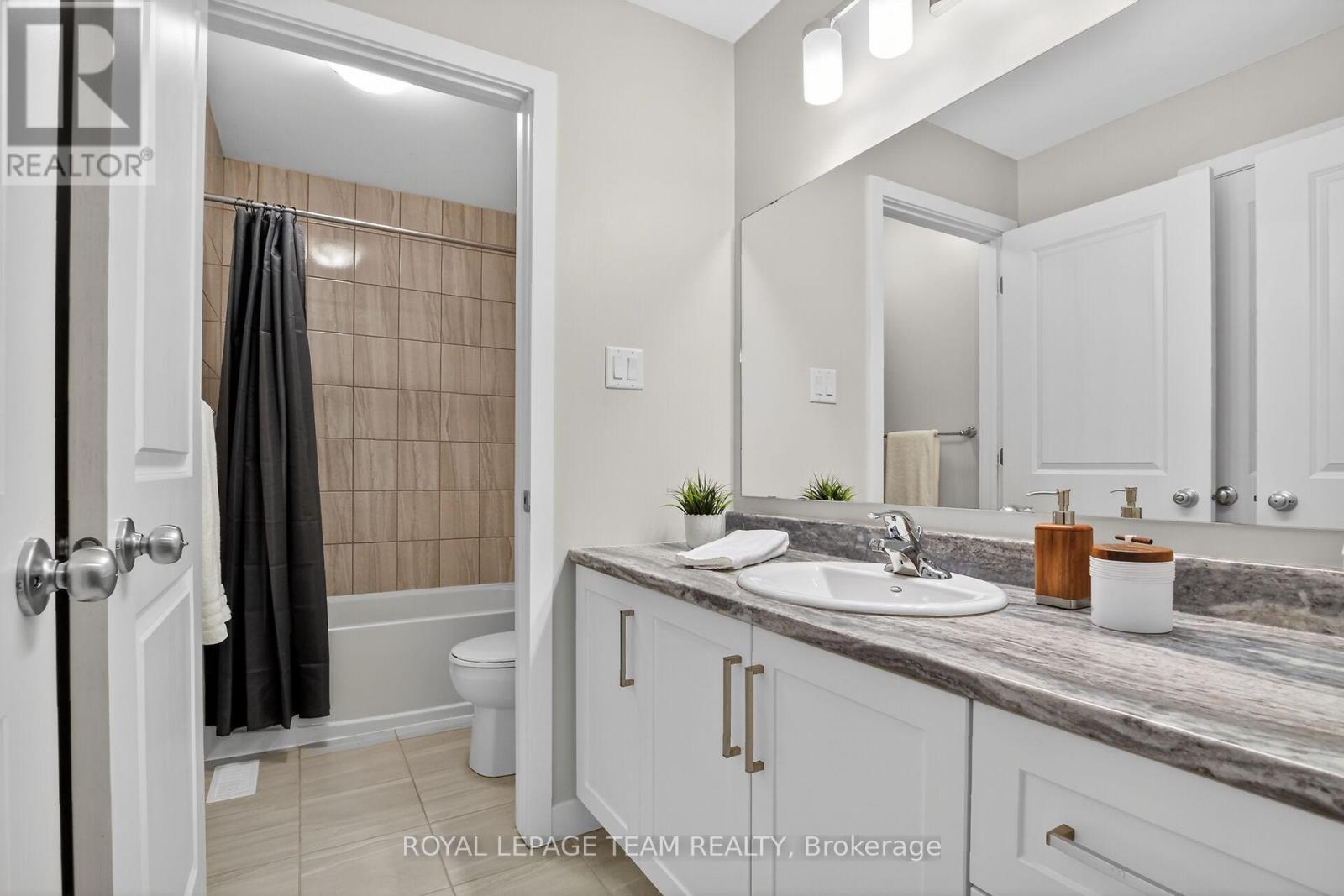 408 GIDRAN CIRCLE - 42
