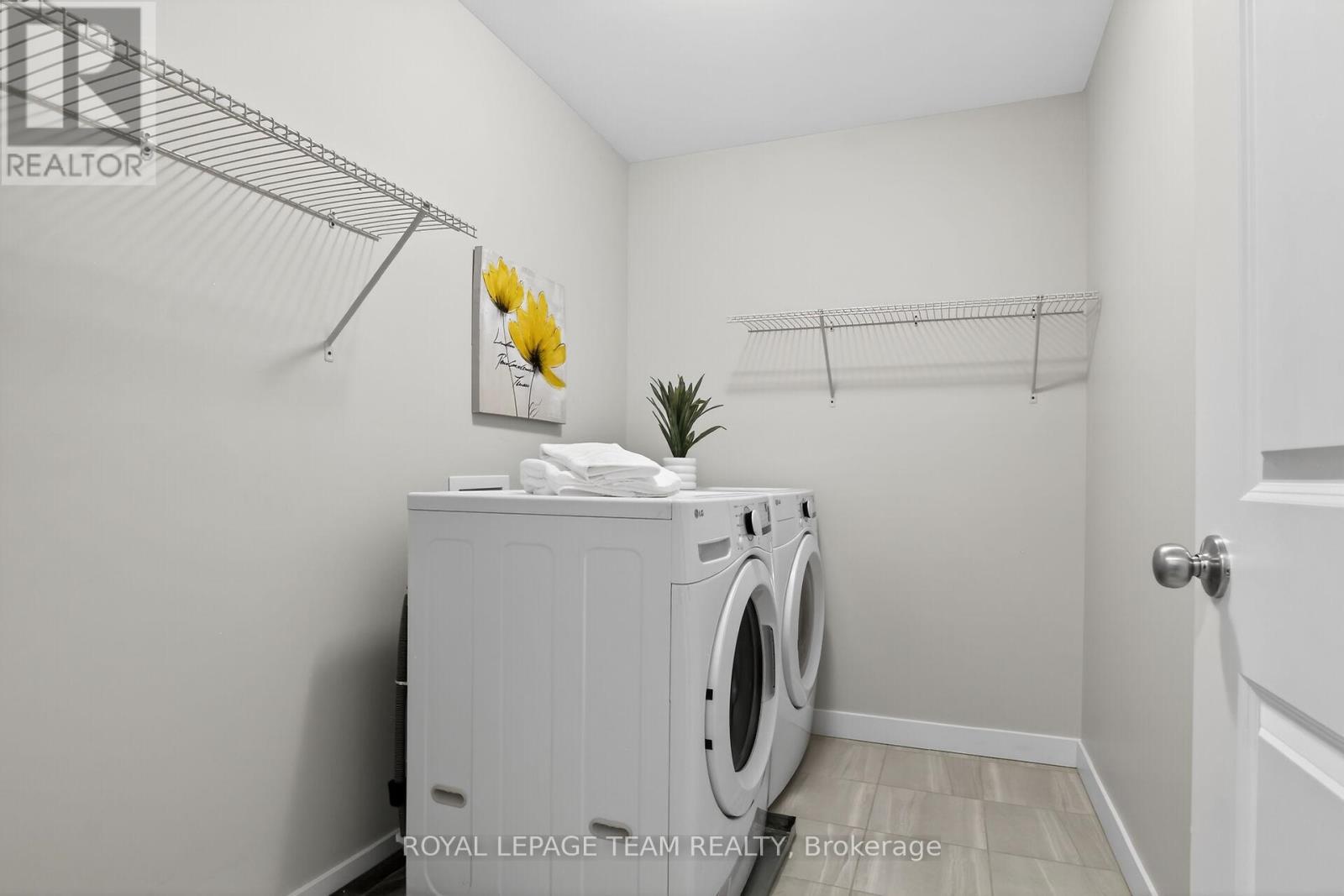 408 GIDRAN CIRCLE - 44