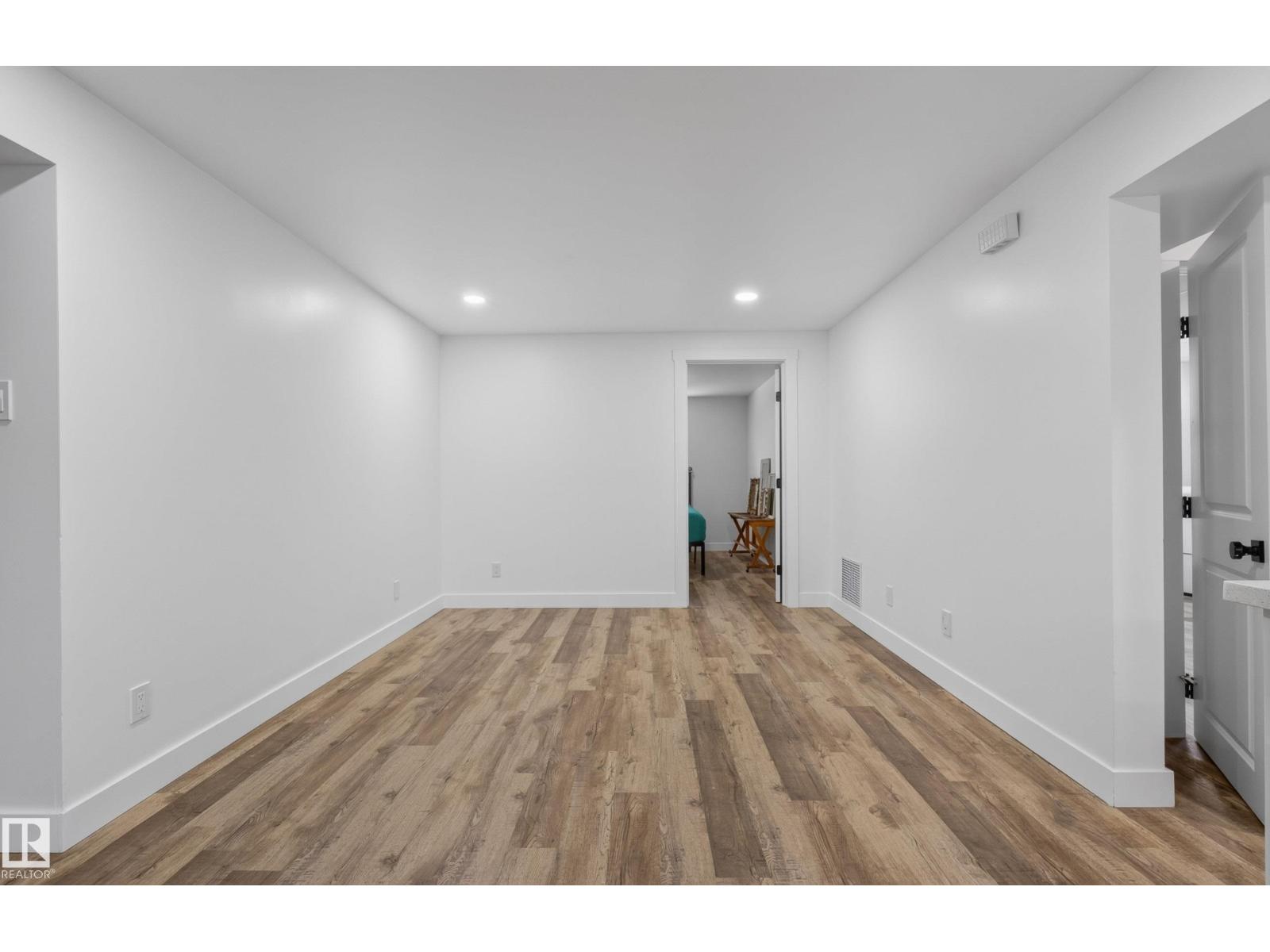 14128 73 ST NW - 32