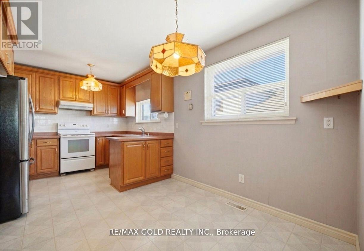877 CONSORT CRESCENT - 15