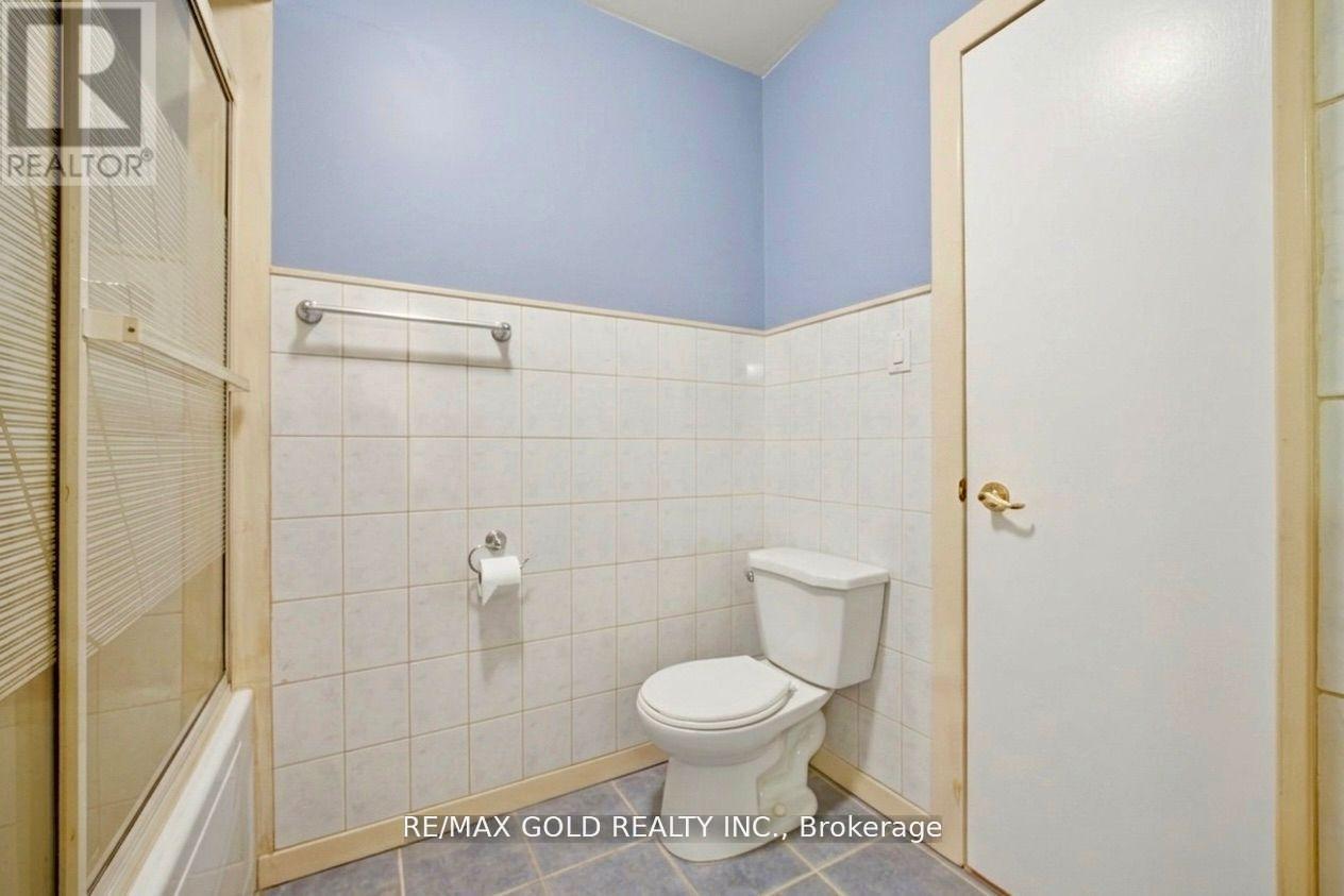 877 CONSORT CRESCENT - 28