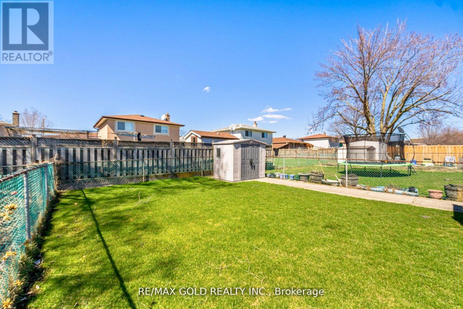 877 CONSORT CRESCENT - 43