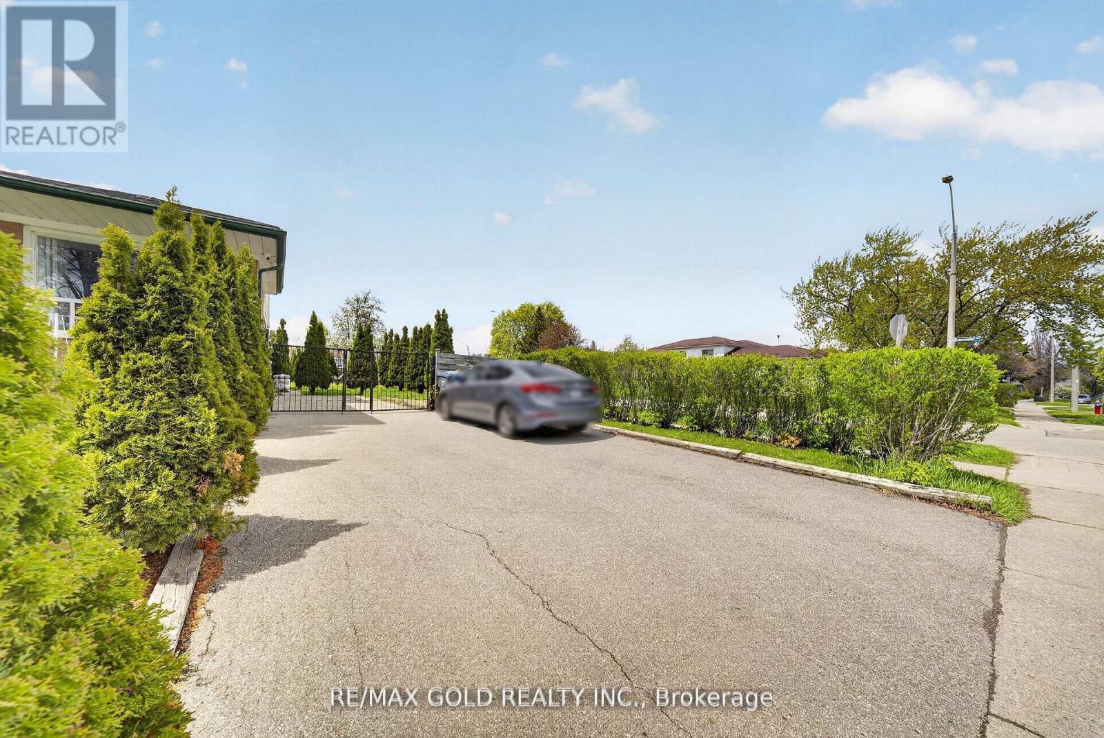 3289 VICTORY CRESCENT - 4