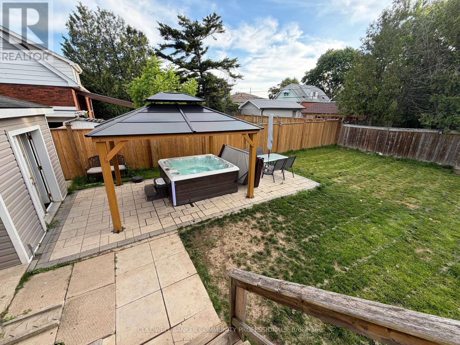 94 HOWARD AVENUE - 24