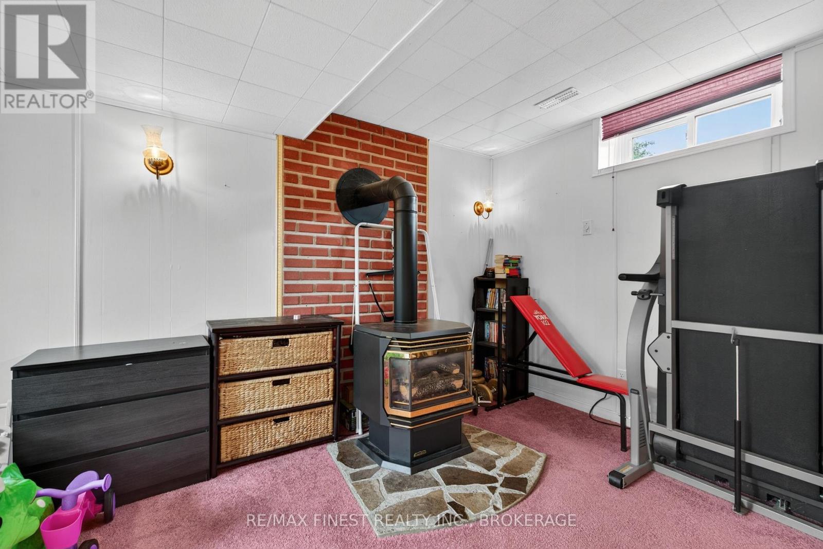 14 CHESTERFIELD DRIVE - 23