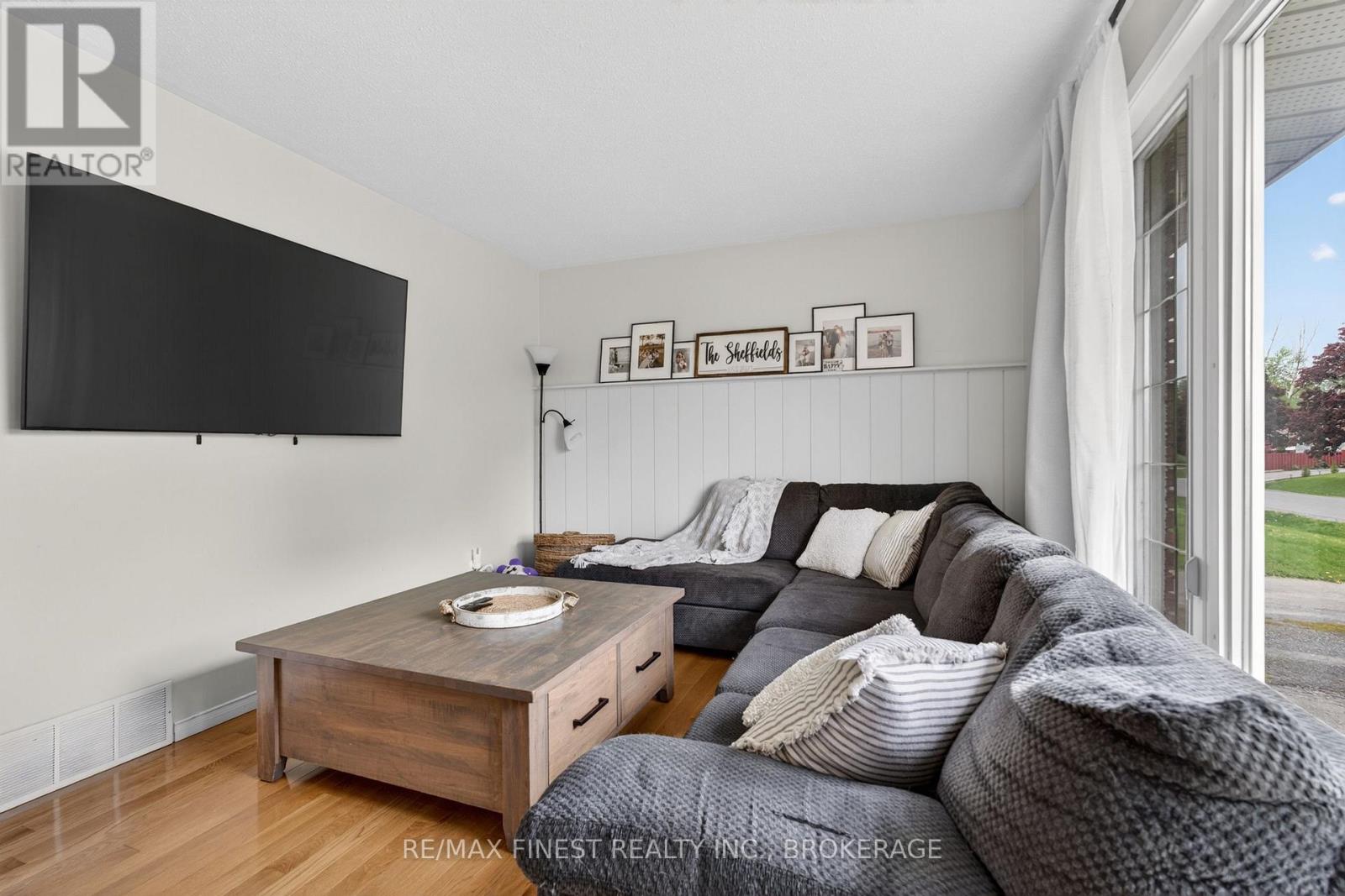 14 CHESTERFIELD DRIVE - 7
