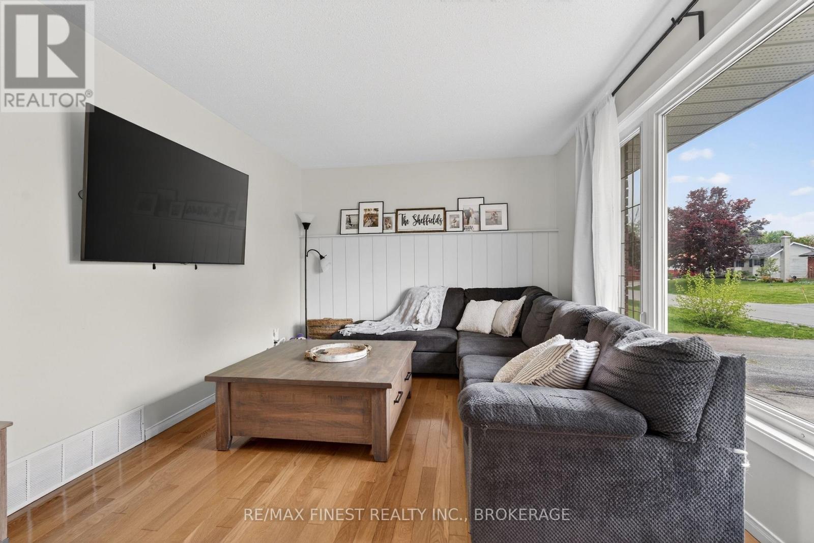14 CHESTERFIELD DRIVE - 6