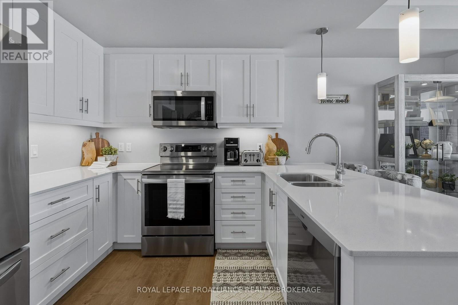 #218 129B SOUTH STREET - 19
