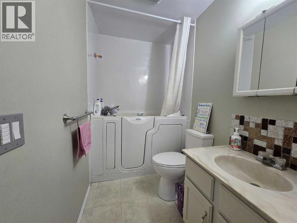 1121 56 Street - 10
