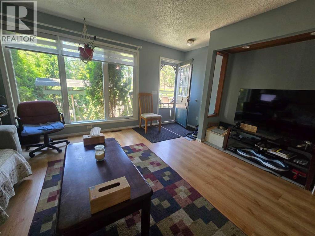 1121 56 Street - 2