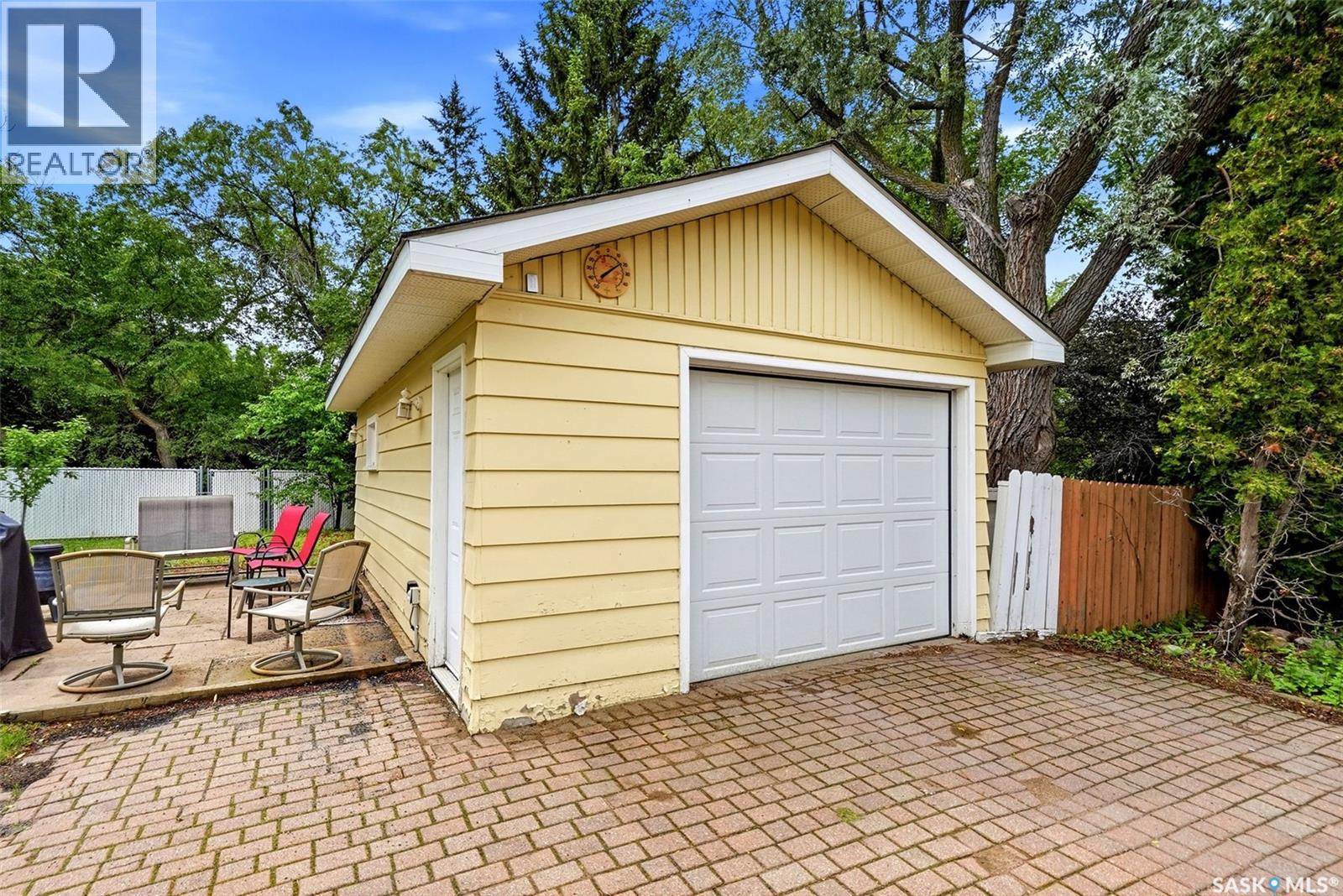 2305 Parliament AVENUE — photo 41
