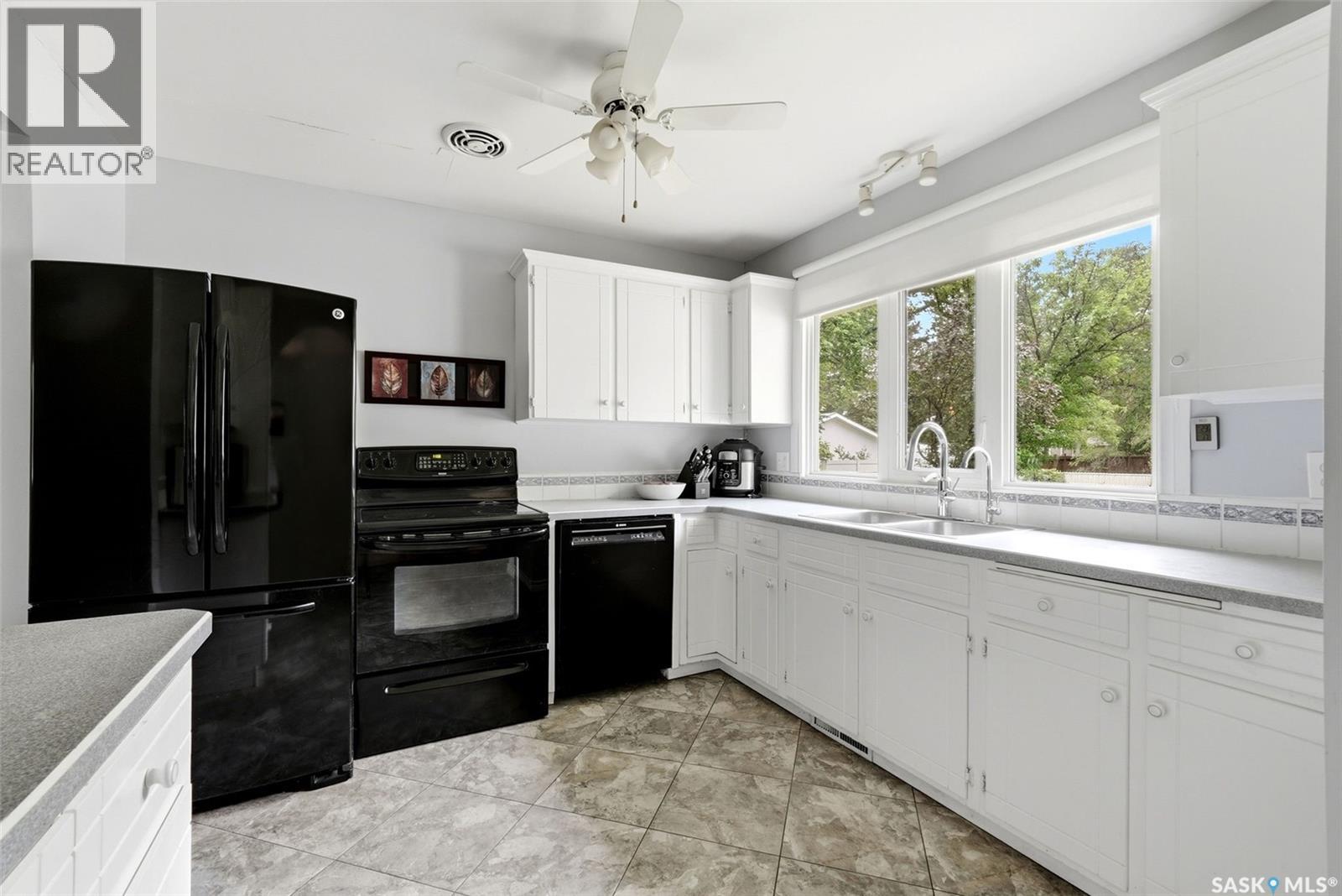 2305 Parliament AVENUE - photo 5