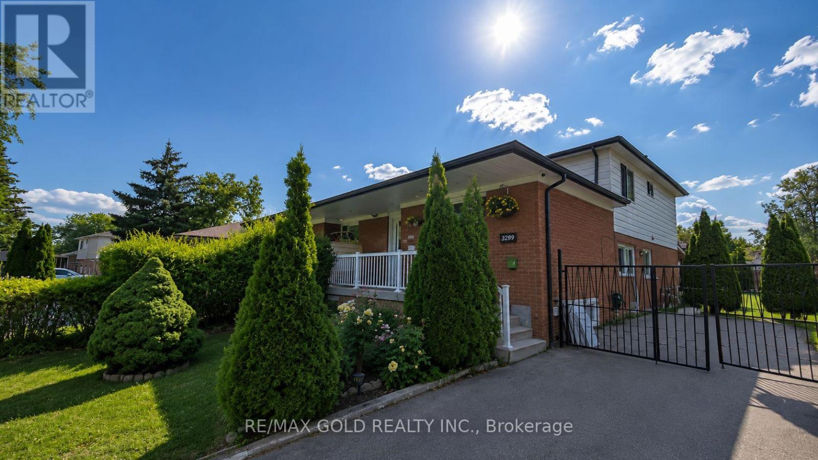 3289 VICTORY CRESCENT - 2