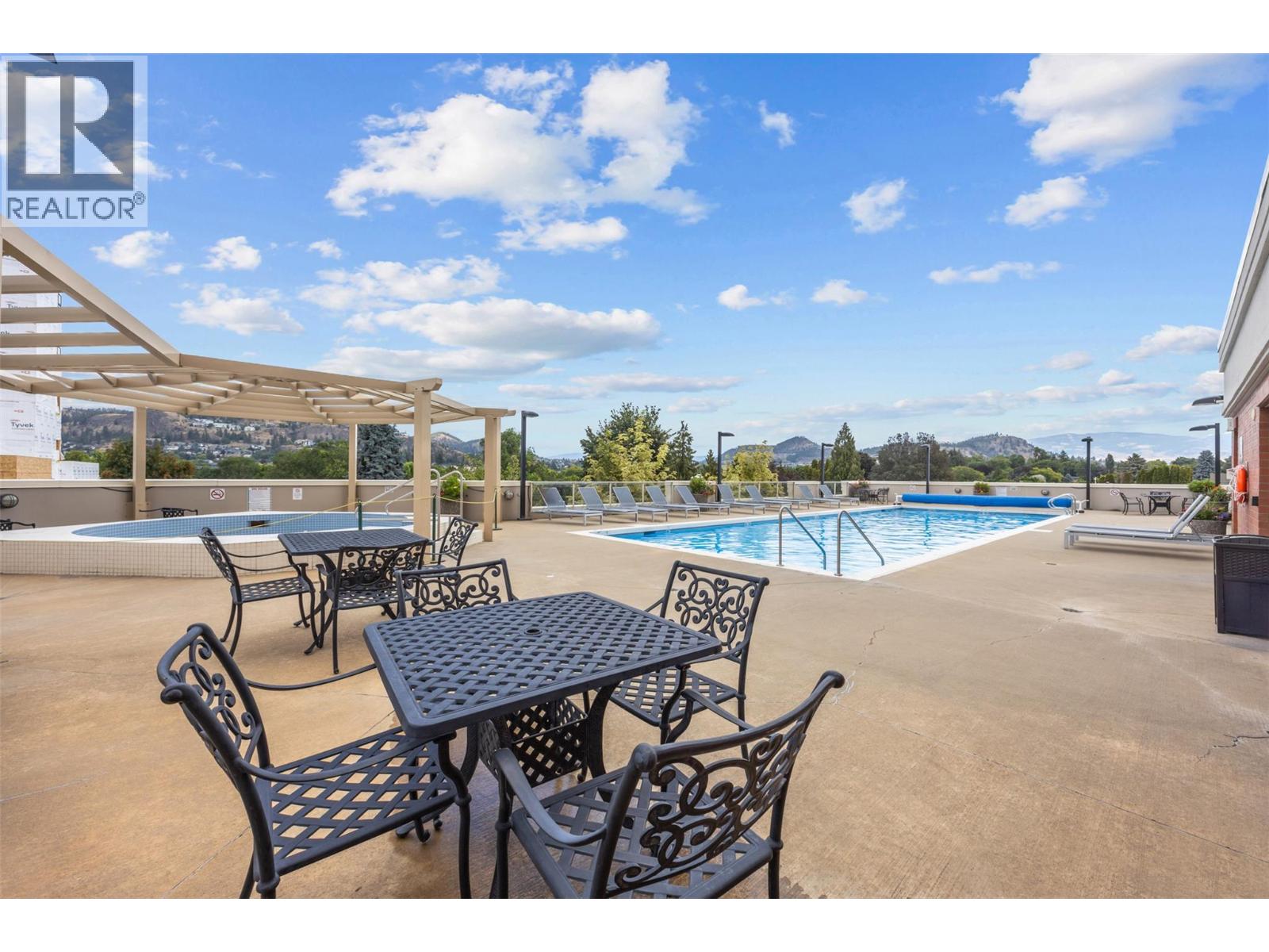 #601 1160 Bernard Avenue - 33