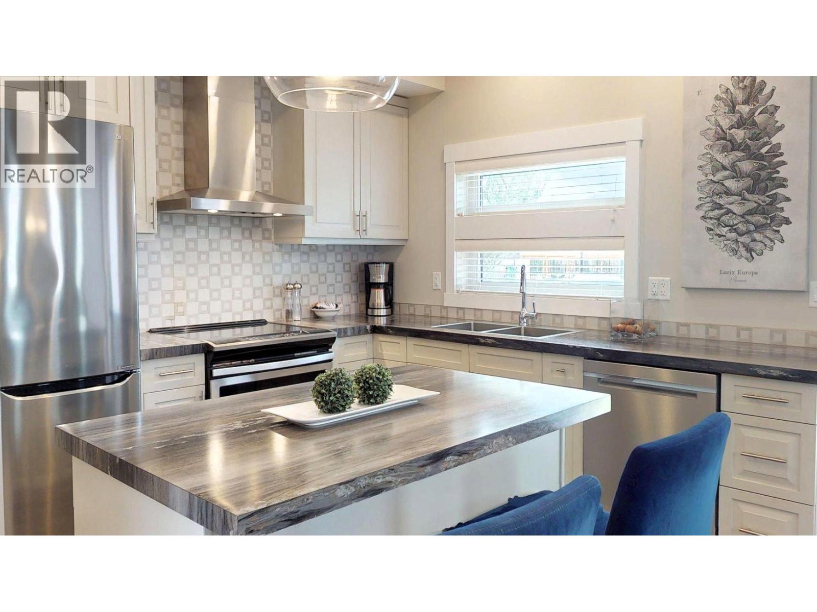 #924 900 BIGHORN Boulevard - Image 24