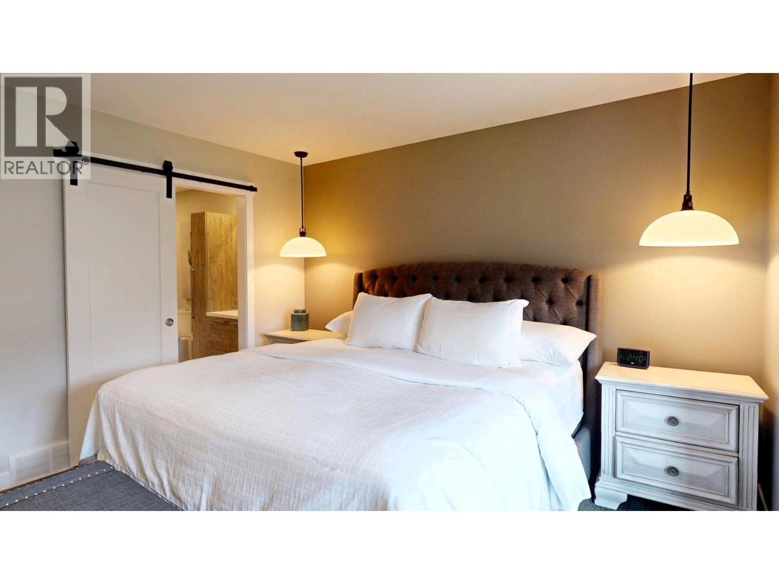 #924 900 BIGHORN Boulevard - Image 33