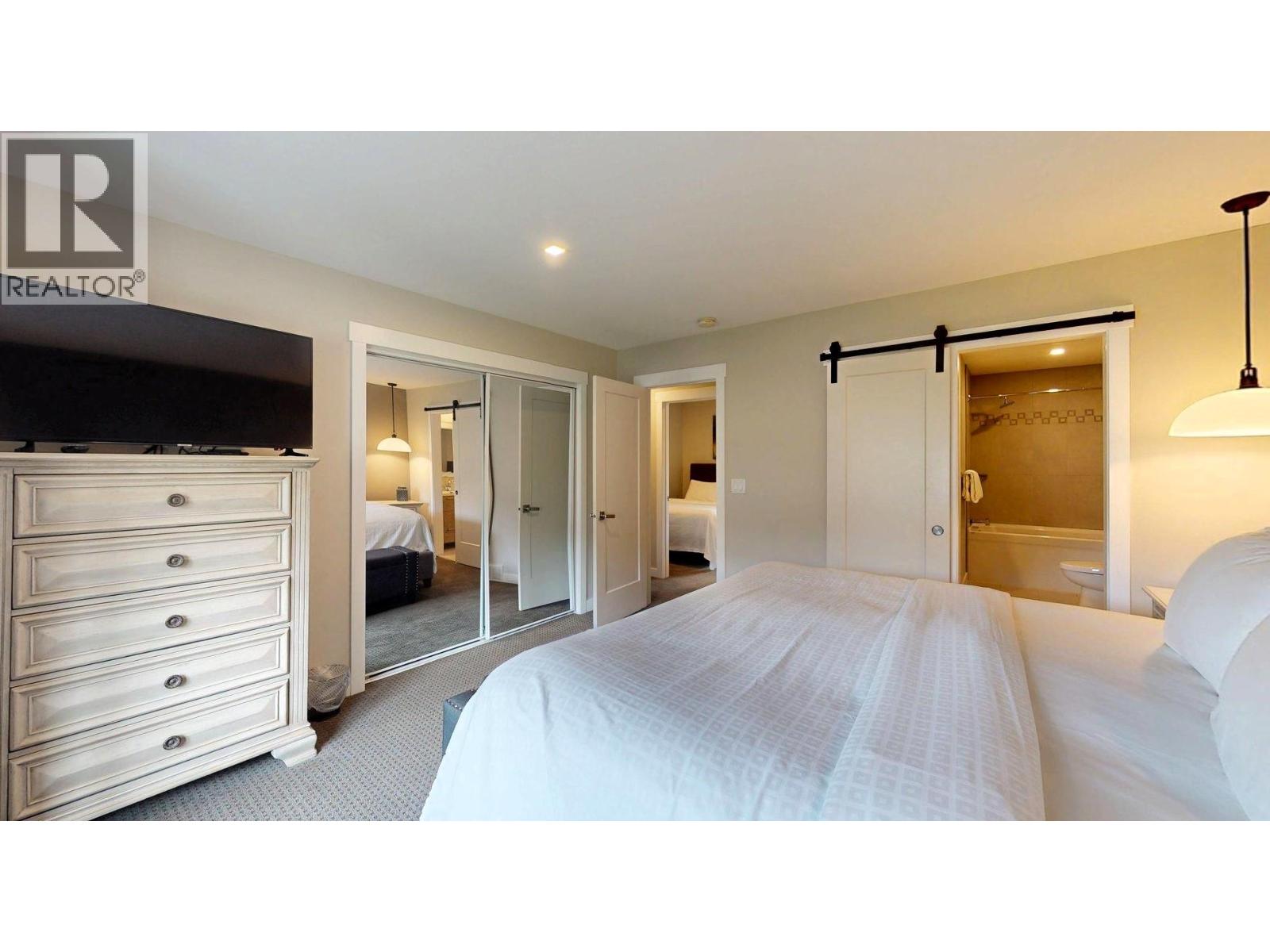 #924 900 BIGHORN Boulevard - 34