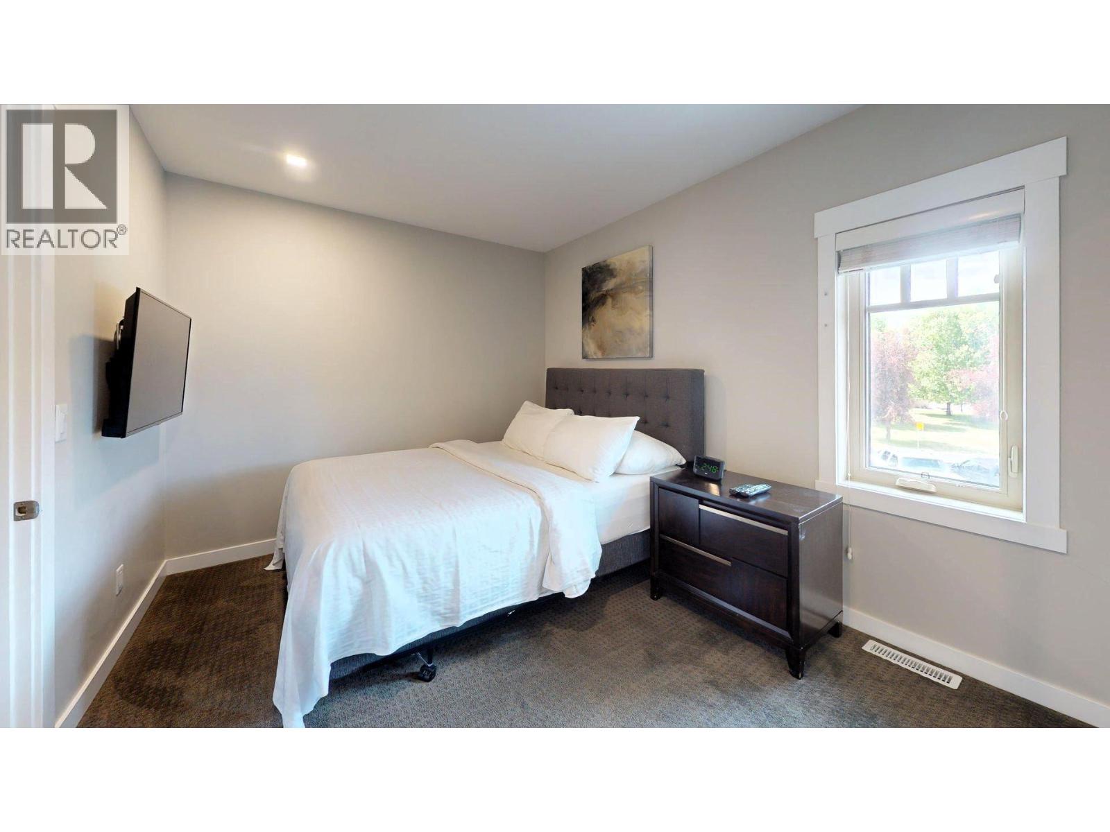 #924 900 BIGHORN Boulevard - 38