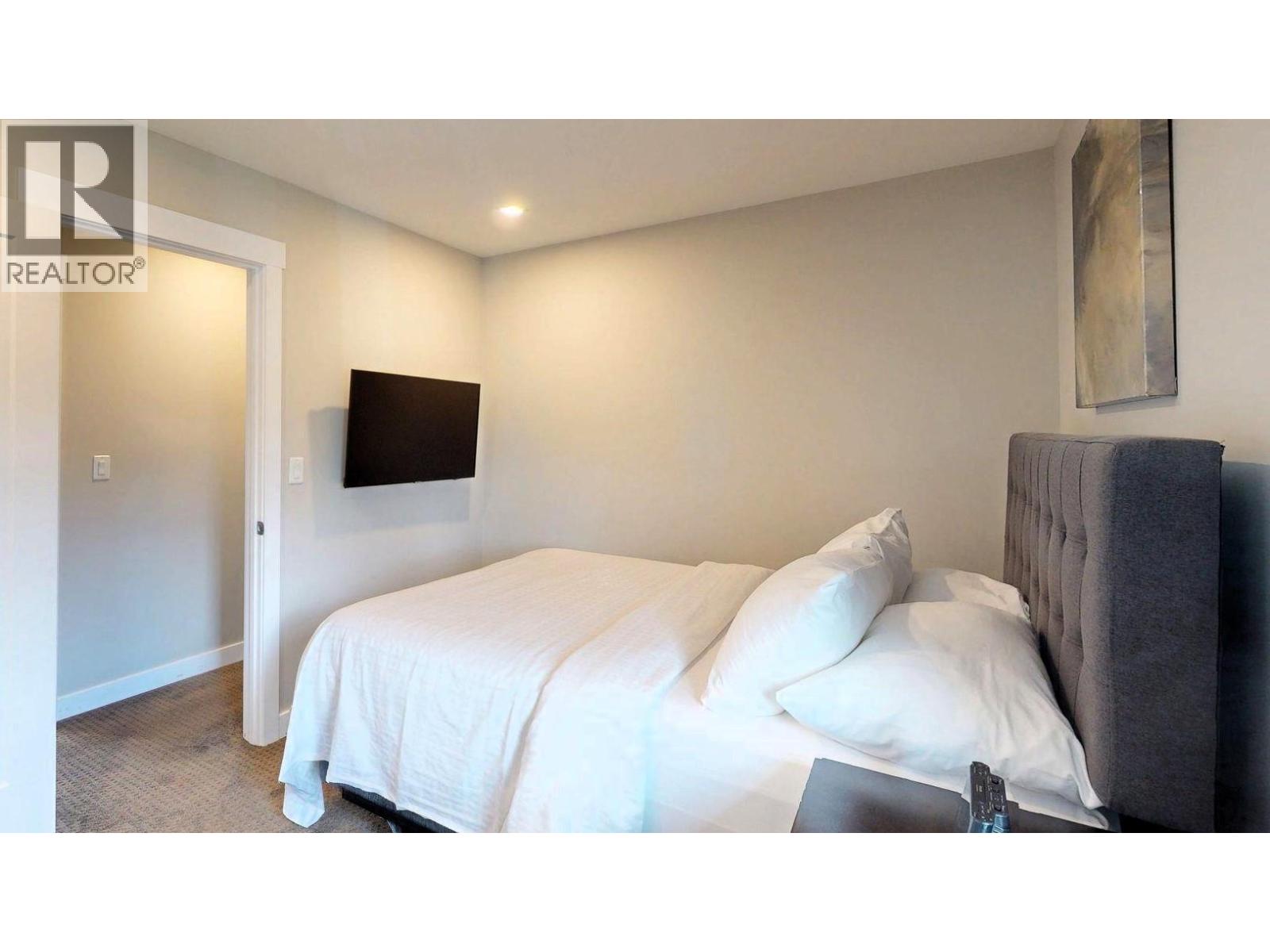 #924 900 BIGHORN Boulevard - 39