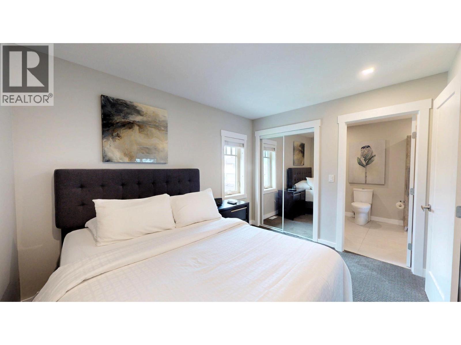 #924 900 BIGHORN Boulevard - 40