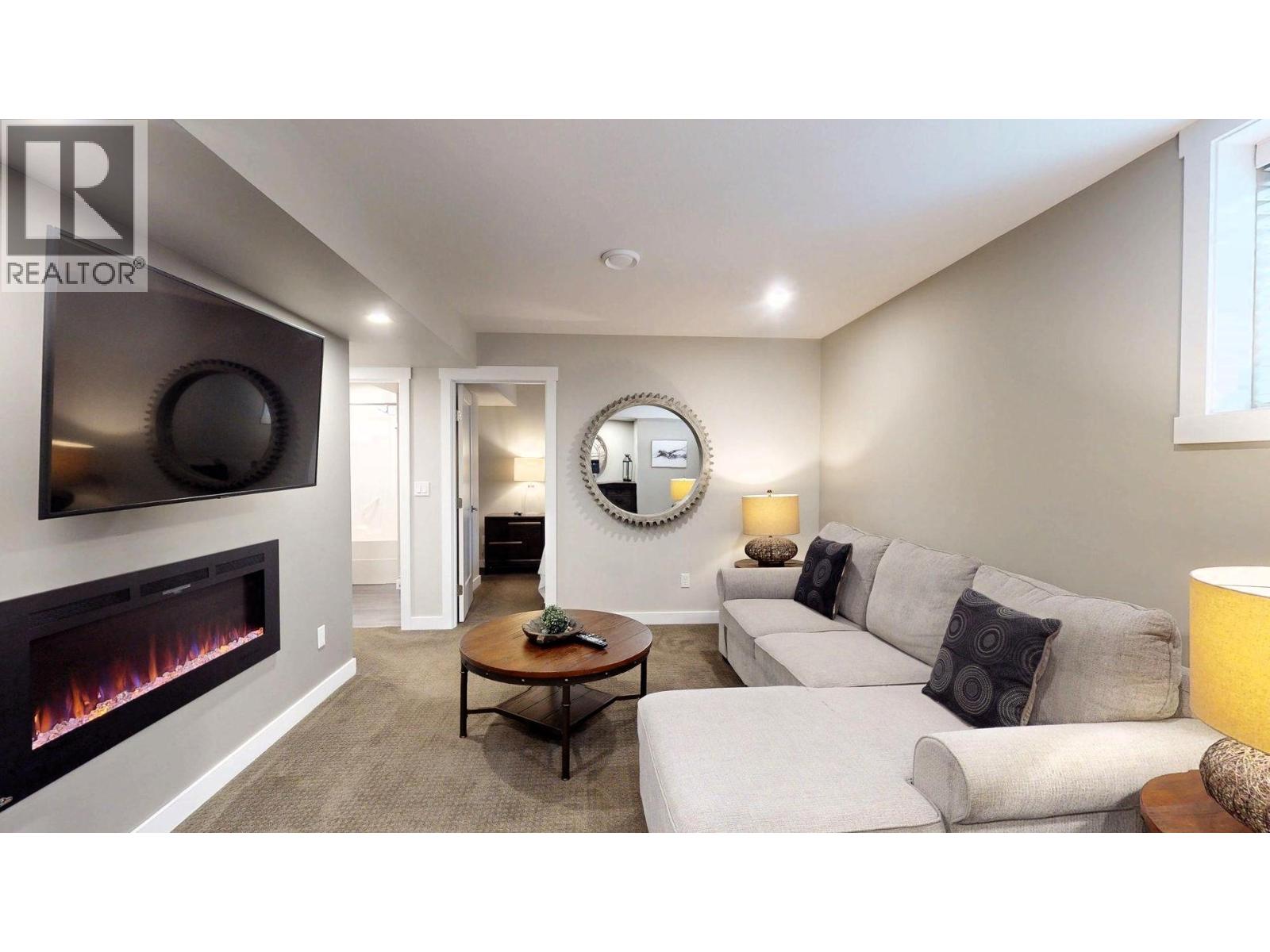 #924 900 BIGHORN Boulevard - Image 44
