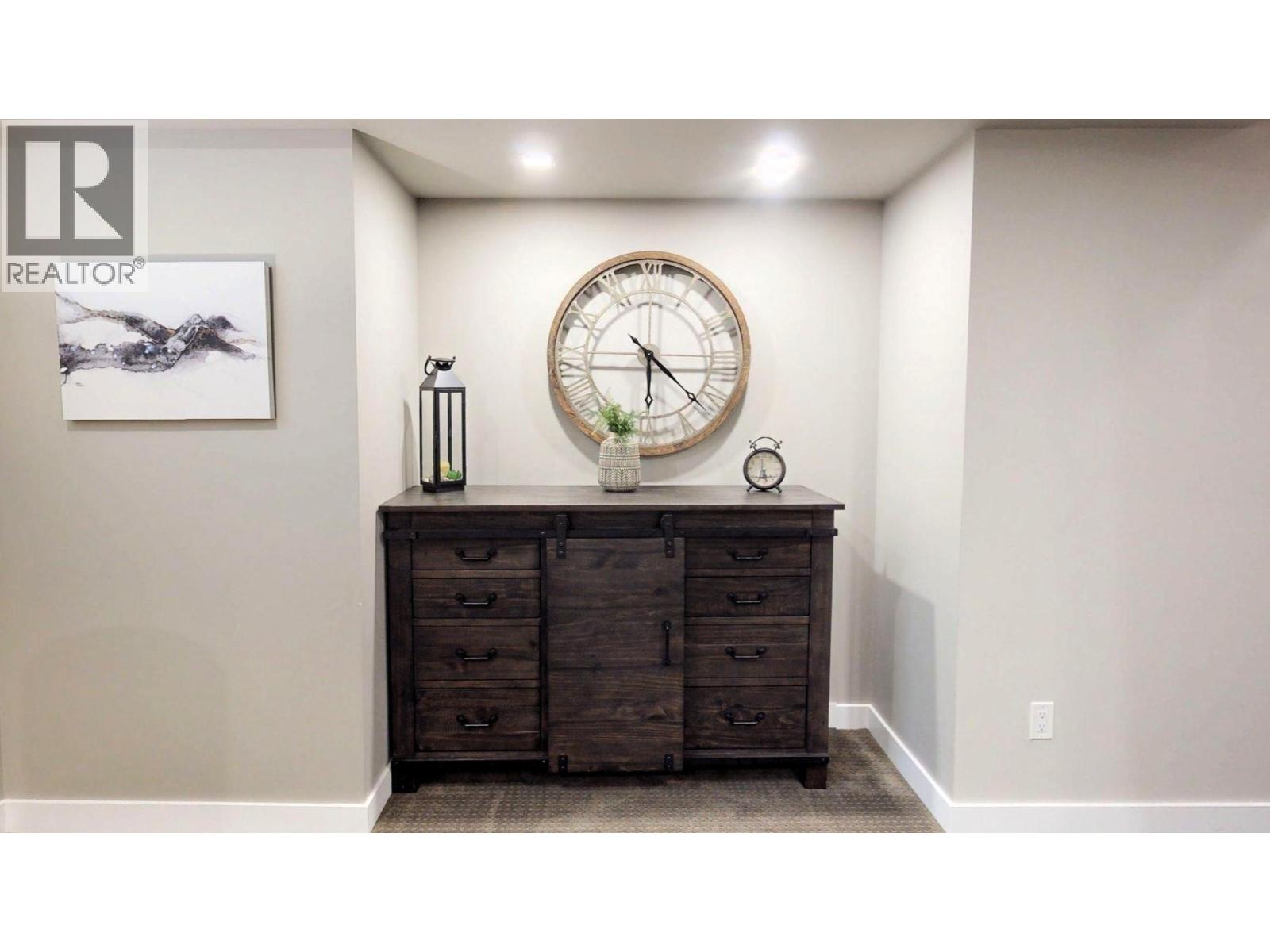 #924 900 BIGHORN Boulevard - 52